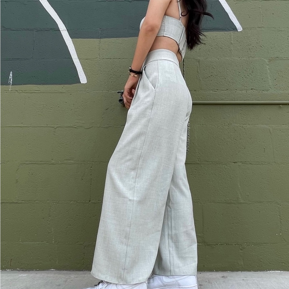 Lilyful sage green cropped top and pants style set size small